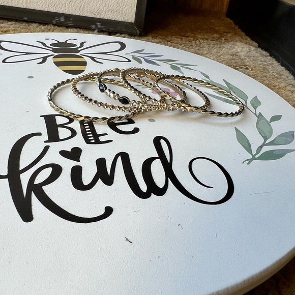 Beautiful 5 pice bangle bracelet set - Picture 6 of 17